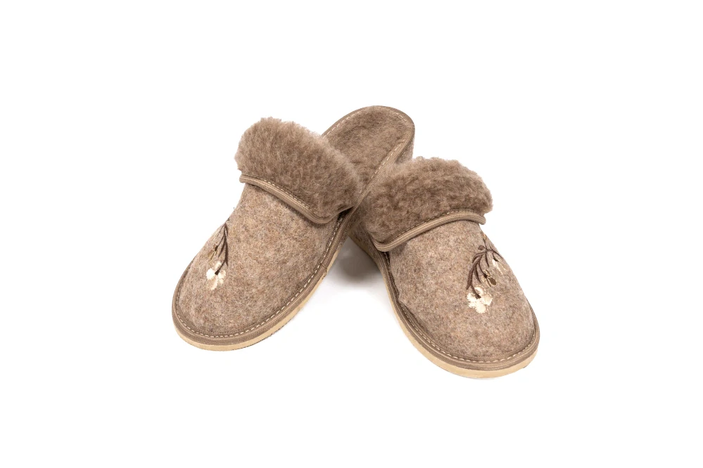 Dámské filcové pantofle na klínku