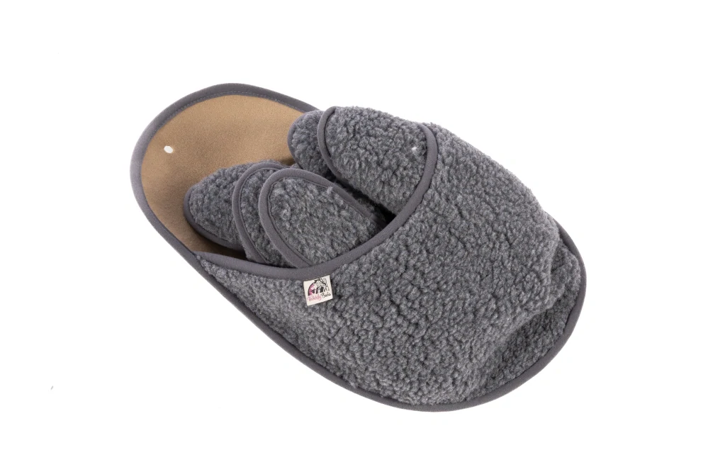 Sada pantoflí pro hosty z Merino vlny grafitová