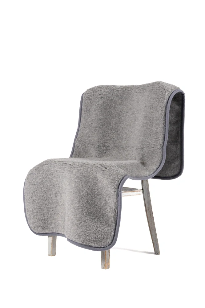 Vlněný přehoz na křeslo šedý