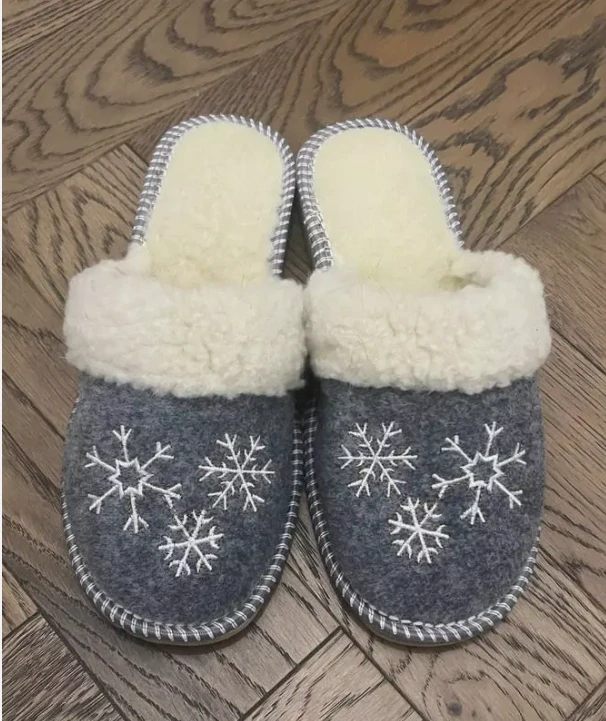 Dámske filcove papuče s vlnou a lemem