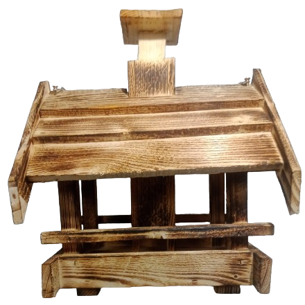 Dřevěné krmítko pro ptáky se zásobníkem