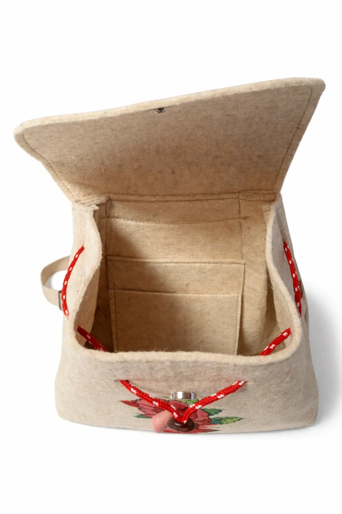 Filcový batůžek bílý s růží