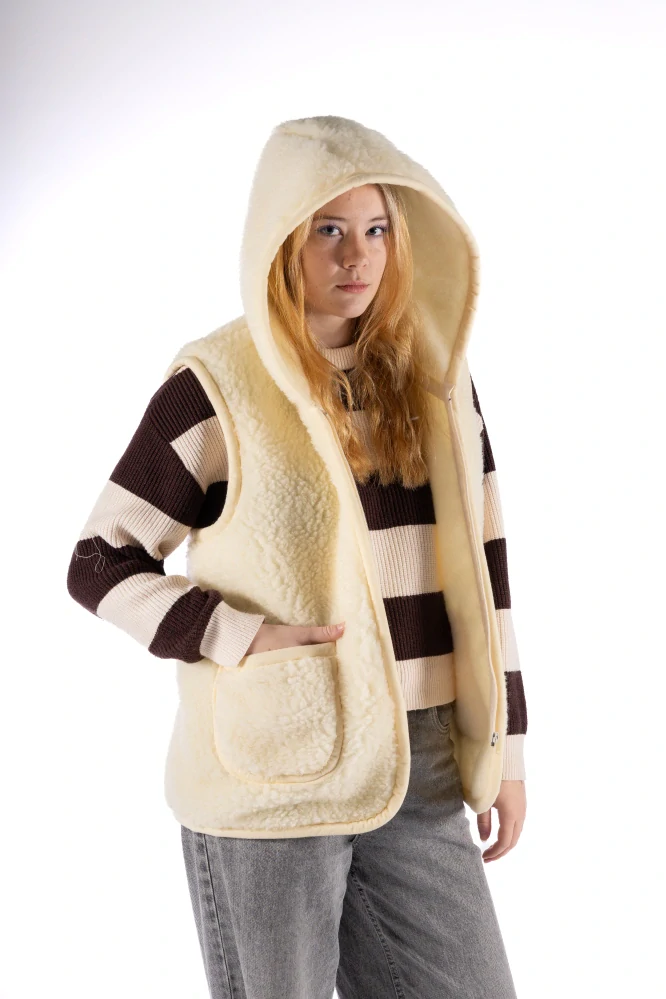 Vlněná vesta s kapucí přírodní