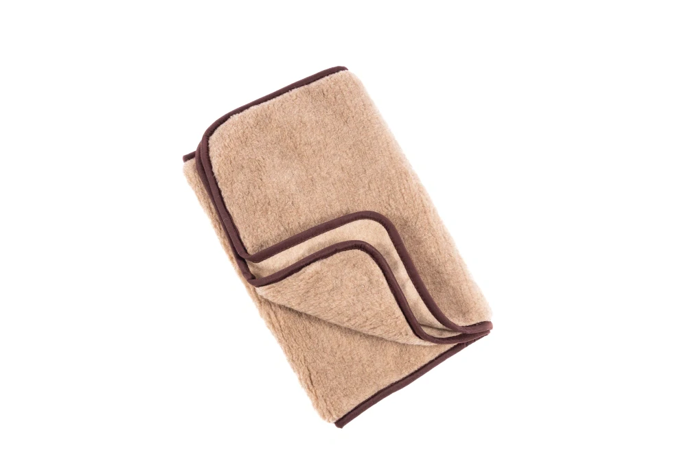 Vlněný přehoz na křeslo Camel