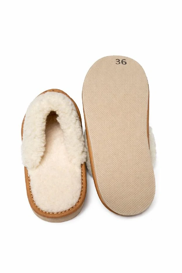 Dámské kožené dírkované papuče s ovčí vlnou