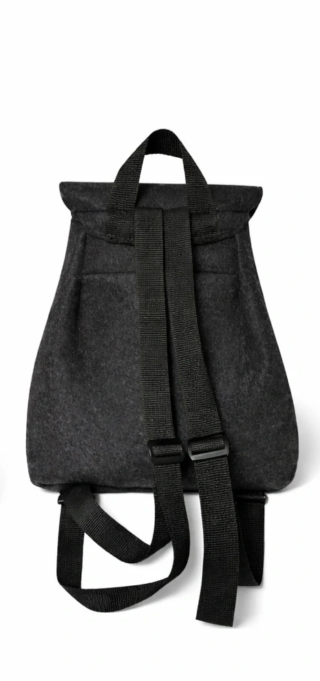 Filcový batůžek černý s vážkou