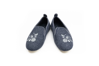 Filcové dámské pantofle s patou