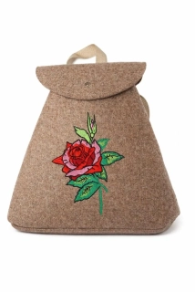 Filcový batůžek hnědý s růží